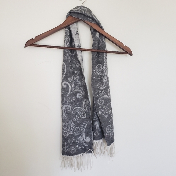 Cashmink Scarf Paisley Design Dark Gray Light Gray Reversible Fringe Detail - Picture 3 of 9